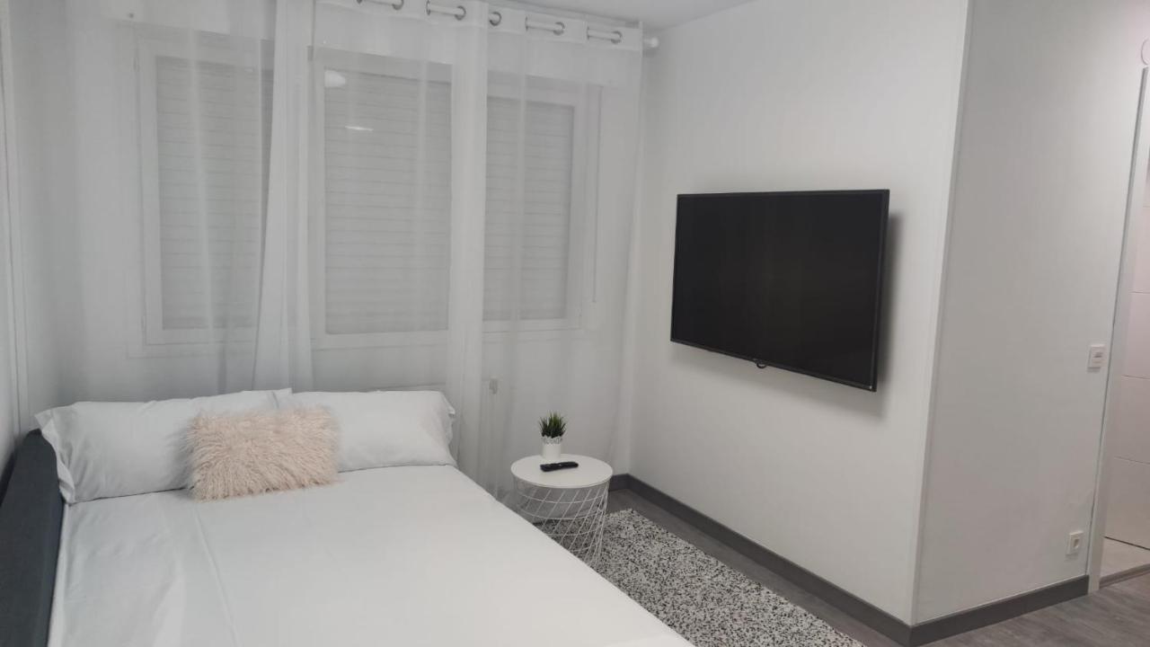 Casa Gascona Con Parking, Wifi Y Netflix Gratis!! By Delabra Apartments Oviedo Bagian luar foto