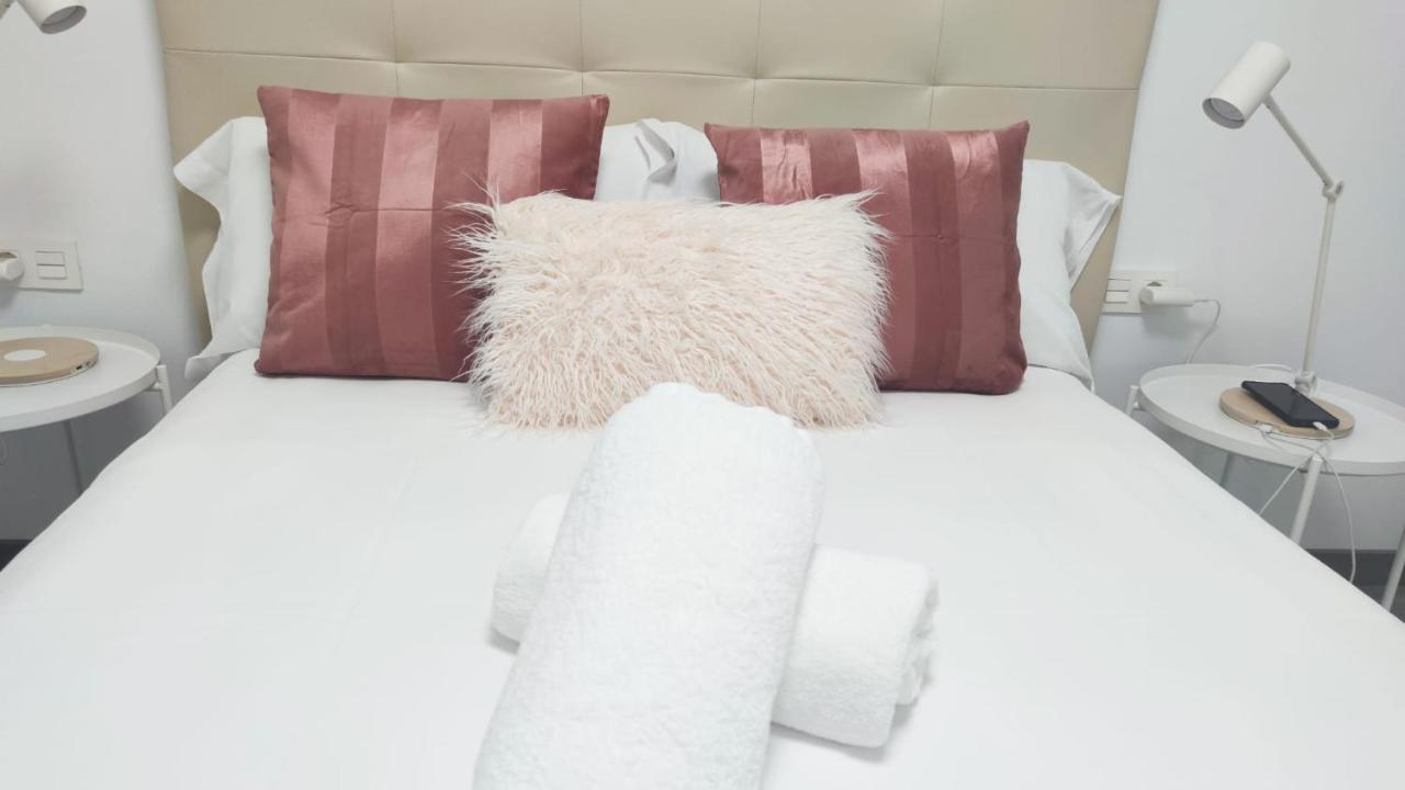 Casa Gascona Con Parking, Wifi Y Netflix Gratis!! By Delabra Apartments Oviedo Bagian luar foto