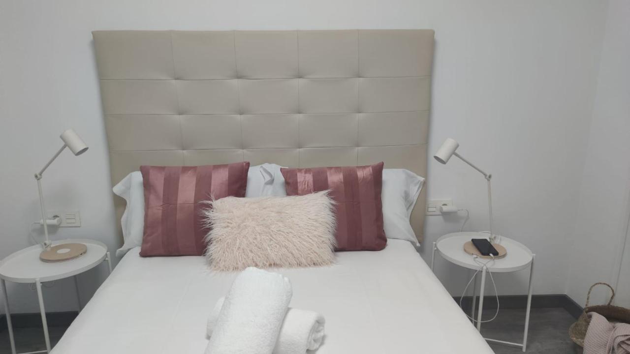 Casa Gascona Con Parking, Wifi Y Netflix Gratis!! By Delabra Apartments Oviedo Bagian luar foto
