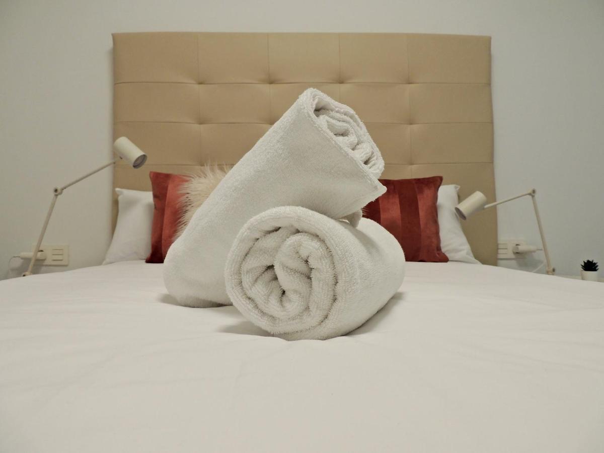 Casa Gascona Con Parking, Wifi Y Netflix Gratis!! By Delabra Apartments Oviedo Bagian luar foto